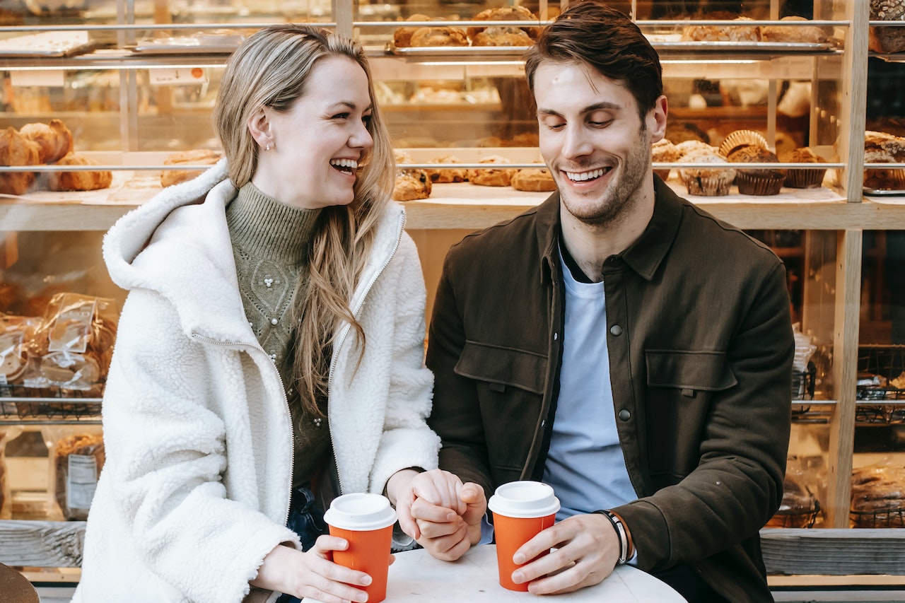Be a good listiner to make your boyfriend fall in love with you