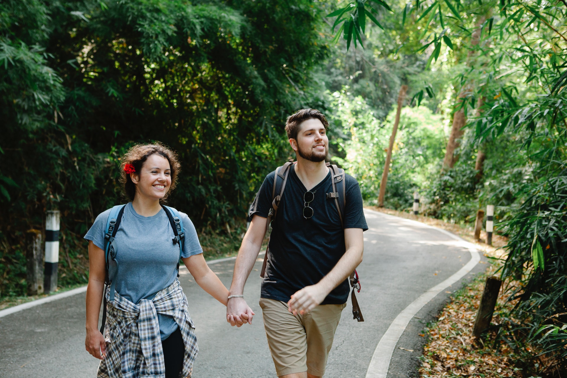 Guys find short girls better travel companion