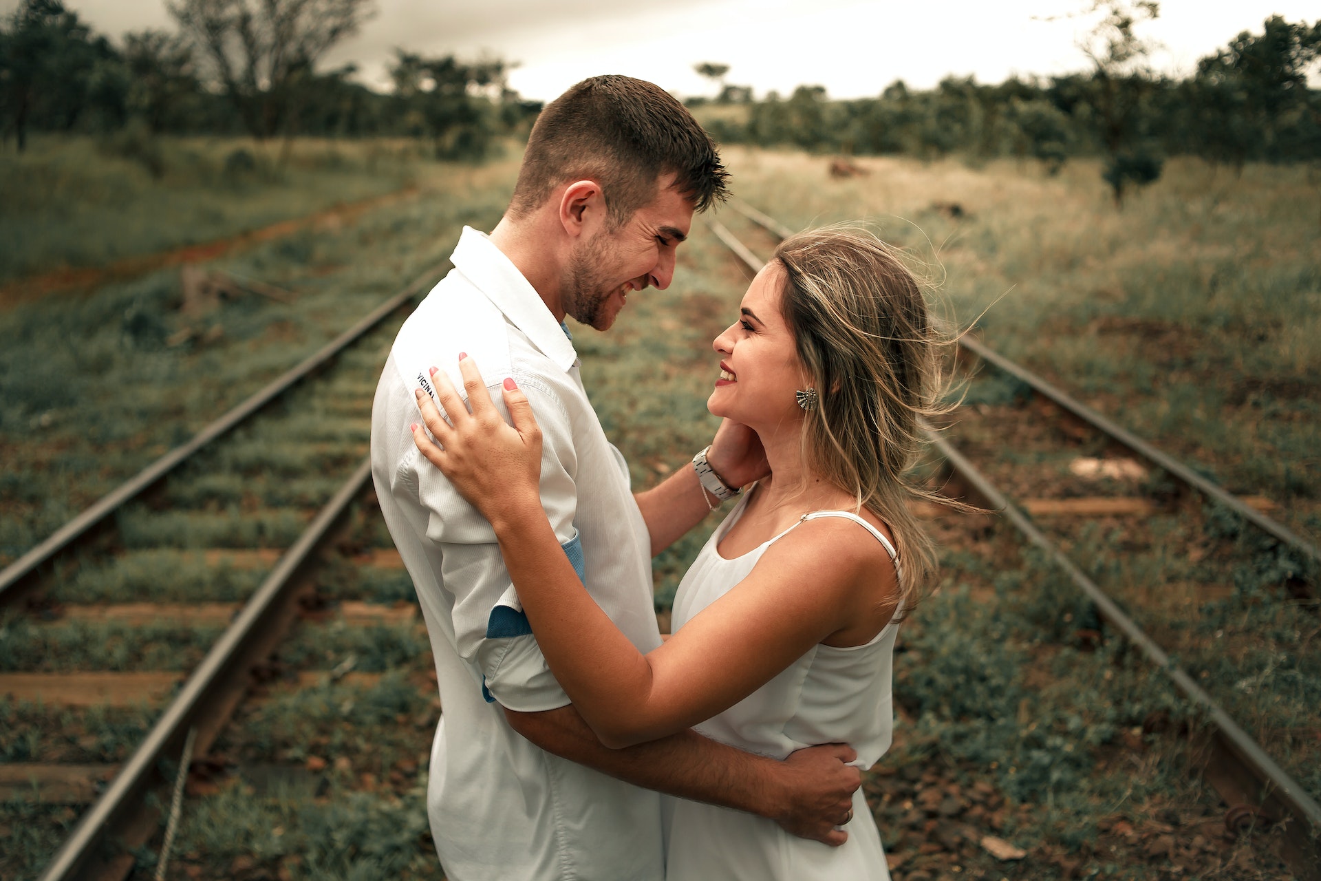 guy in love with short girl