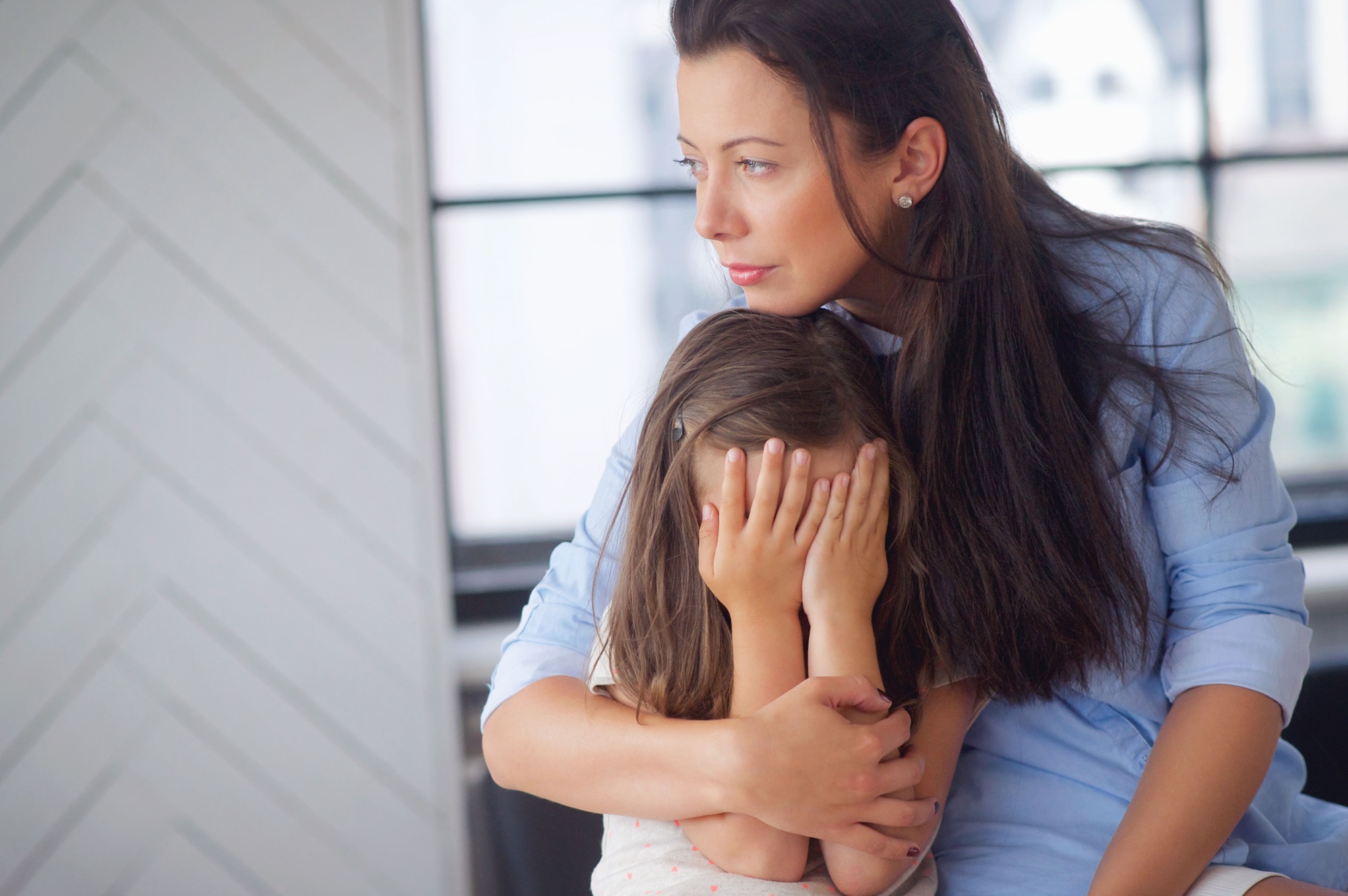 woman at shelter with scared kid